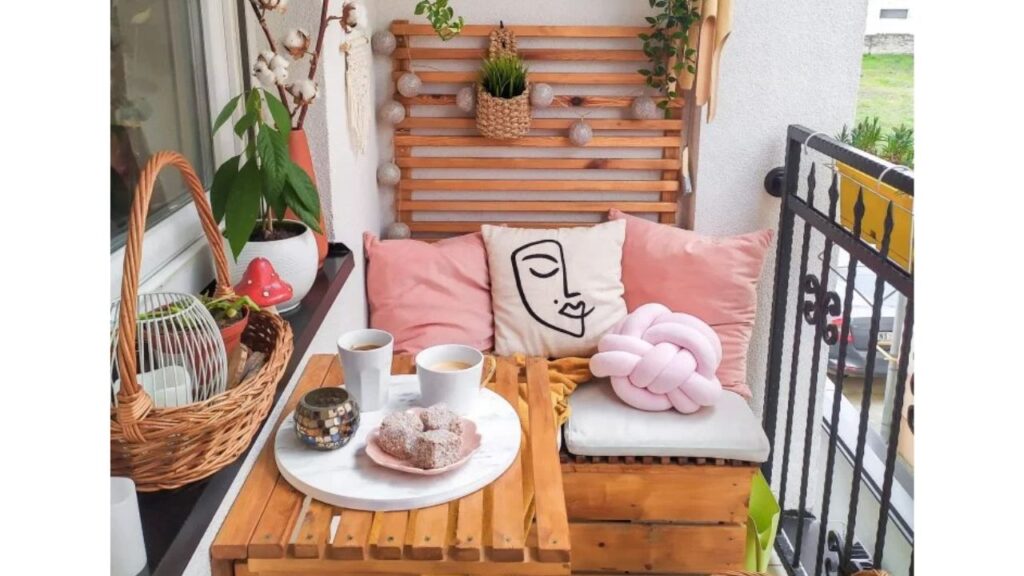 Aranżacja balkonu - akcent w postaci tekstyliów