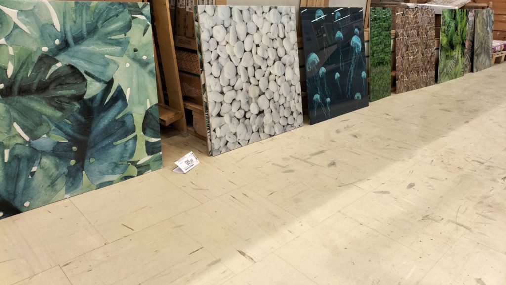 Inspiracje mieszkaniowe - pomysły na dekorację pustej ściany plytki