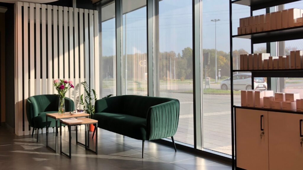 Wymiana okien w budynku biurowym