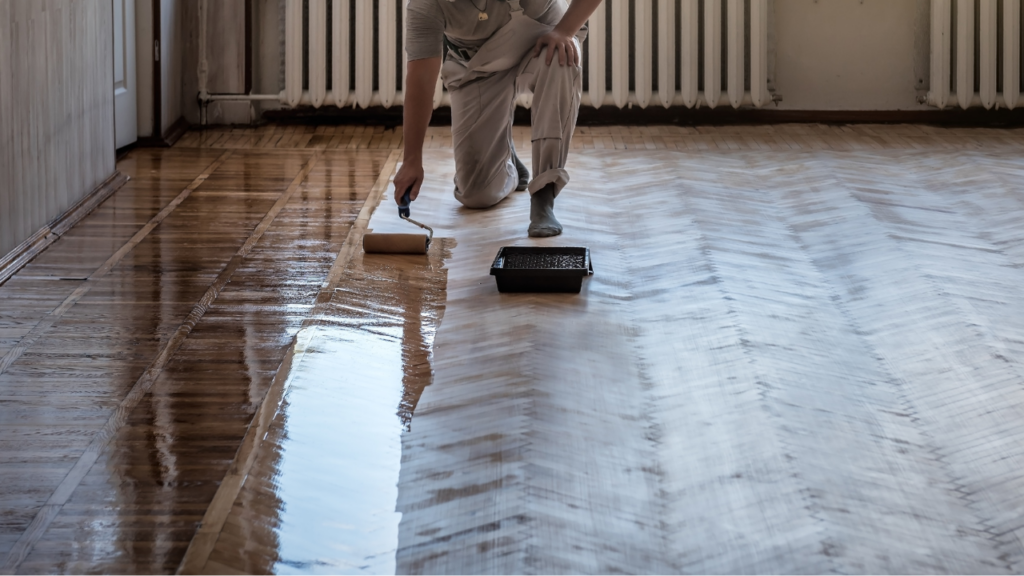Lakierowanie parkietu – skuteczna ochrona przed ścieraniem i uszkodzeniami