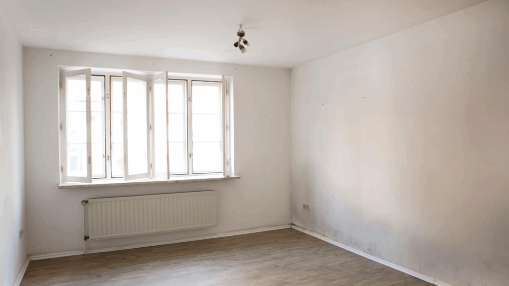 Zacieki i pleśń na ścianach to sygnał problemów z wentylacją lub izolacją przeciwwilgociową