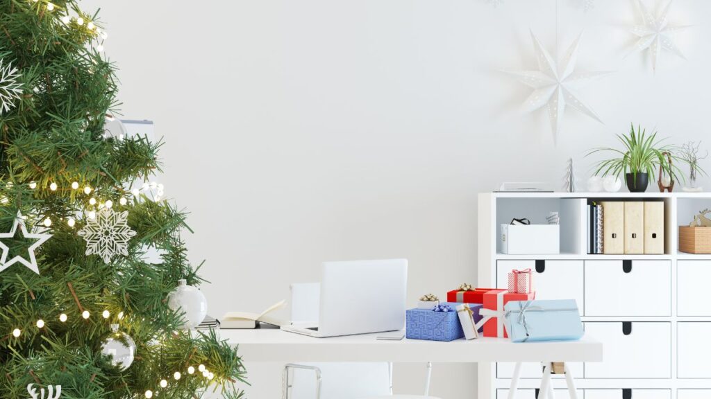 Sztuczna choinka pre-lit z równomiernie rozmieszczonymi lampkami LED