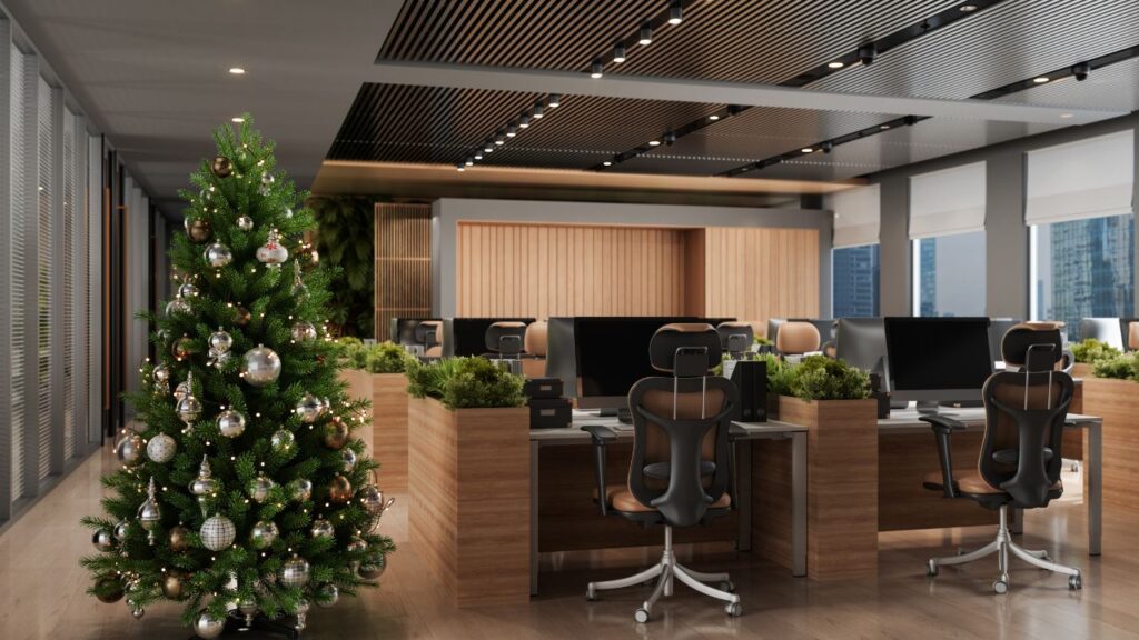 Sztuczna choinka ustawiona w biurze z minimalistycznymi dekoracjami.